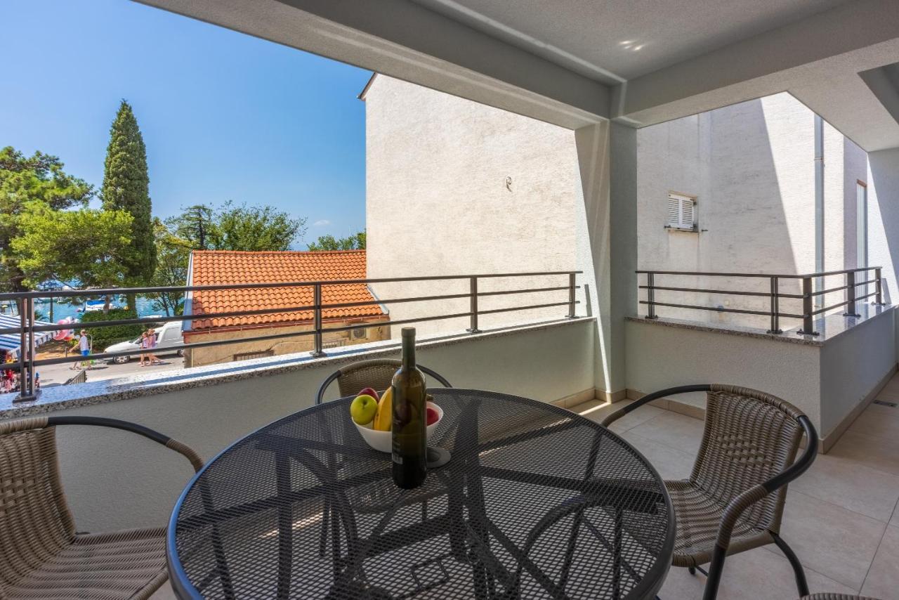 Luxury Apartments Lovorka 1 & 2**** Selce Exterior photo